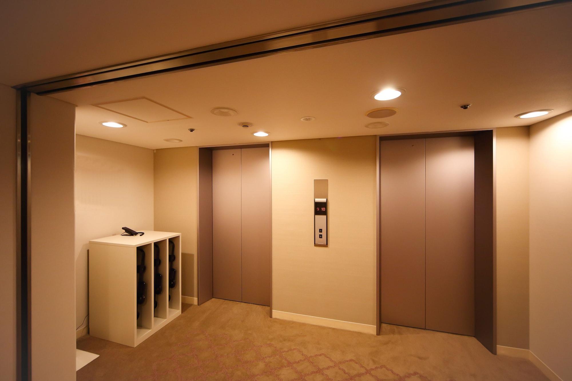 Kobe Sannomiya Tokyu Rei Hotel Exteriör bild